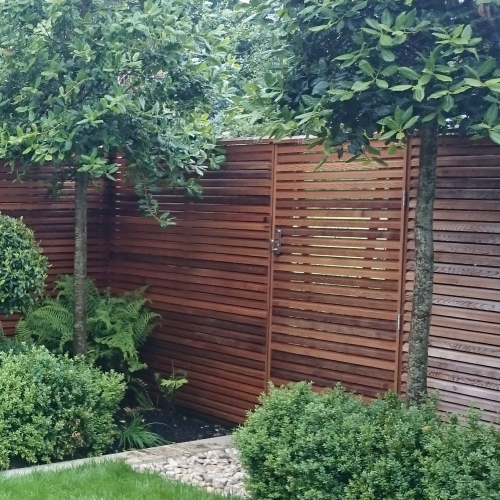 A hidden garden door that matches perfectly with our Red Cedar slatted fencing. This gate was handmade in the UK.