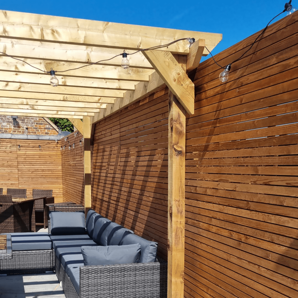 Venetian fence panels are perfect for contemporary gardens
