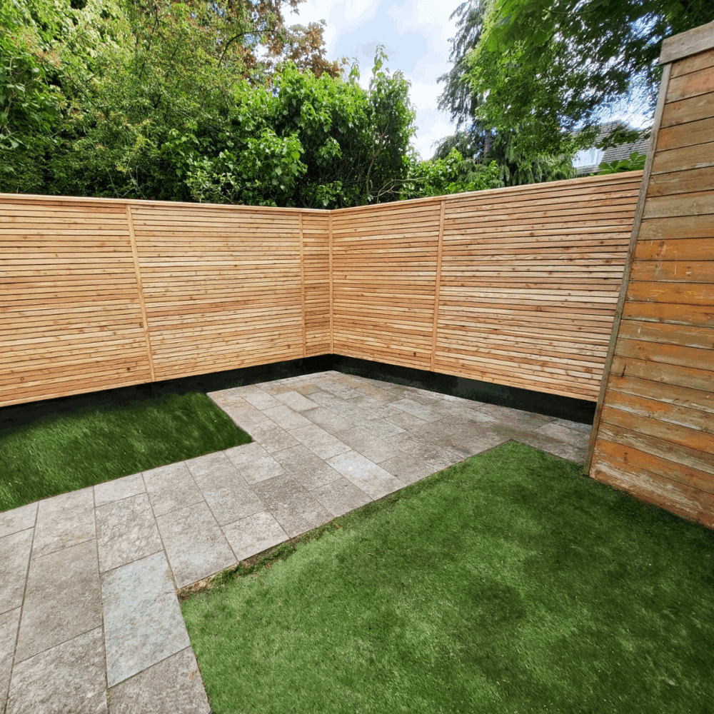 A larch fence around a corner showing the slats folling gracefully around.